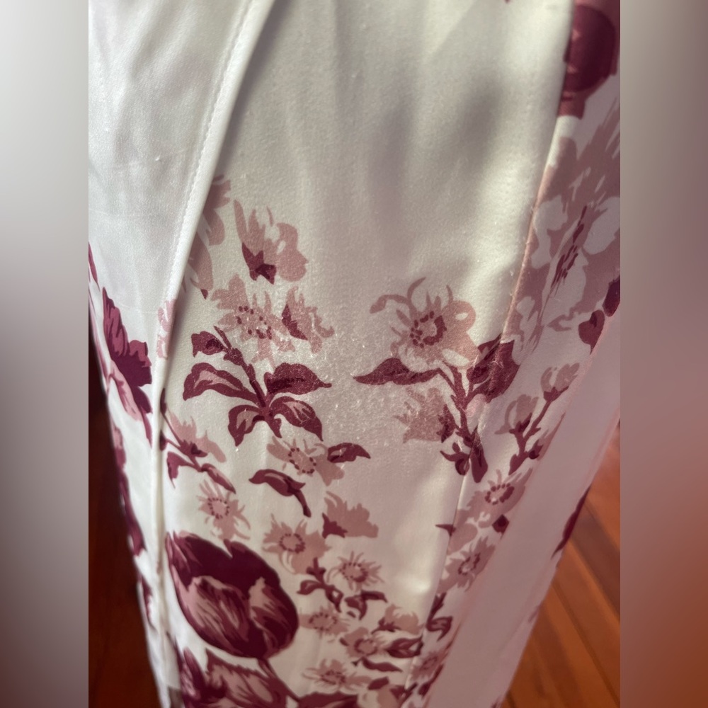 Reformation size 6 satin dress (white with burgundy flowers). - Picture 7 of 12
